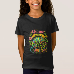 Einer in einem Chamäleon T-Shirt