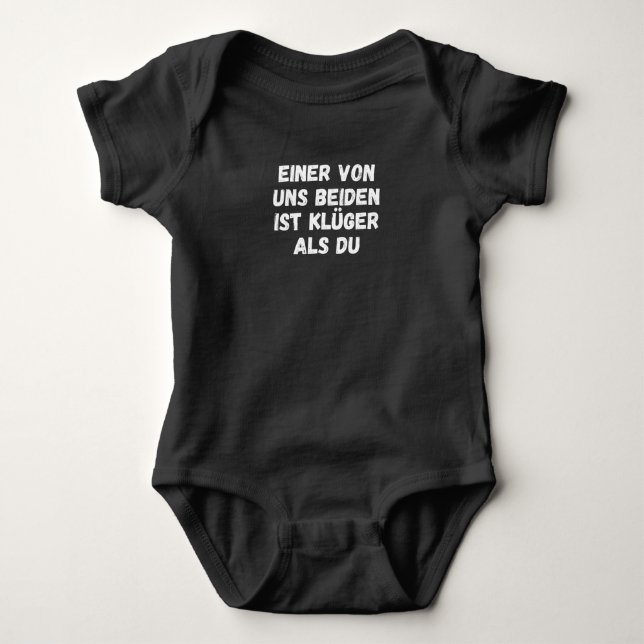 Einer von uns ist klüger als du Witz. Baby Strampler (Vorderseite)
