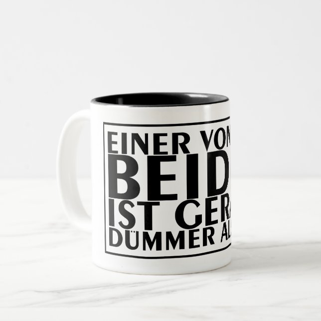Einer von uns vor dem Europäischen Parlament Zweifarbige Tasse (Vorderseite Links)