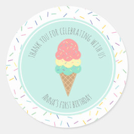 Eines ist Sweet Ice Cream First Birthday Gefallen Runder Aufkleber