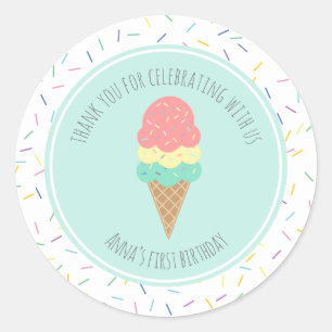 Eines ist Sweet Ice Cream First Birthday Gefallen Runder Aufkleber