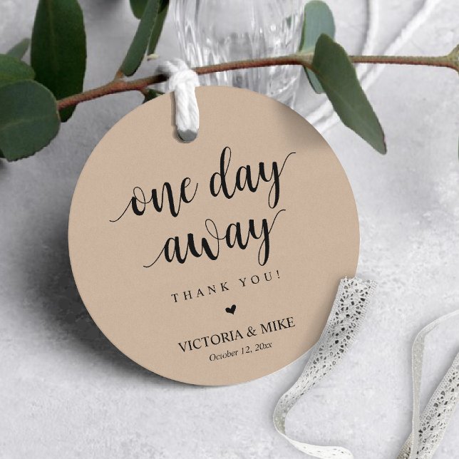 Eines Tages, Hochzeit Probe Danke, Geschenke, Geschenkanhänger (One day away, Wedding Rehearsal Brunch or Dinner Thank you Gift Tag, Modern rustic brown kraft)