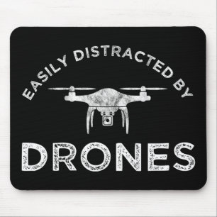 Einfach abgelenkt durch Drohnen Mousepad