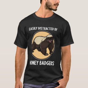 Einfach abgelenkt durch Honigdachse. Honigdachs T-Shirt