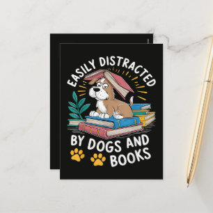 Einfach abgelenkt durch Hunde und Bücher Lustige H Feiertagspostkarte