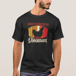 Einfach abgelenkt durch kleine Dinosaurier Huhn T-Shirt