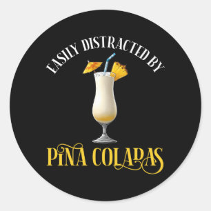 Einfach abgelenkt durch Pina Coladas Runder Aufkleber