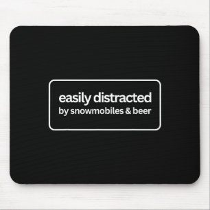 Einfach abgelenkt durch Schneemobile und Bier lust Mousepad