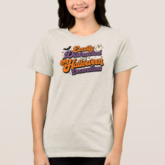 Einfach abgelenkt von Halloween-Dekorationen Tri-Blend Shirt
