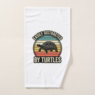 Einfach abgelenkt von Schildkröten Vintage Grafik- Handtuch
