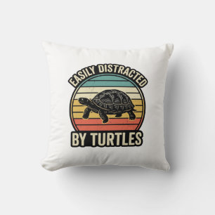 Einfach abgelenkt von Schildkröten Vintage Grafik- Kissen