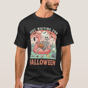 Einfach auf Halloween wartend Lustiges Skelett Sum T-Shirt
