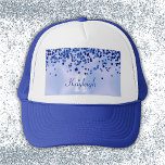 Einfach blaugegossenes Metall und Glitzer Monogram Truckerkappe<br><div class="desc">Revamp für Ihr Kopftuch mit unserem Simple Blue Brushed Metal und Glitzer Monogram Trucker Hat. Dieser auffällige Hut zeichnet sich durch eine auffallende Mischung aus blauem Glitzer und gebürstetem Metall aus und verleiht dem klassischen Design eine zeitgemäße Drehung. Personalisieren Sie es mit Ihrem Monogramm für eine einzigartige Touch. Dieser LKWer...</div>