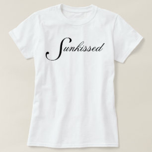 Einfach chic und hübsches Sunkissed-Skript T-Shirt