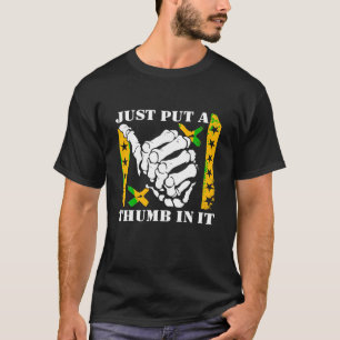 Einfach einen Daumen in das Shirt stecken