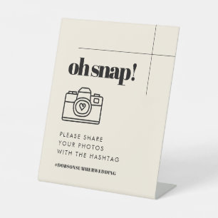 Einfach elegant & chic Oh Snap Wedding Hashtag Sockelschild