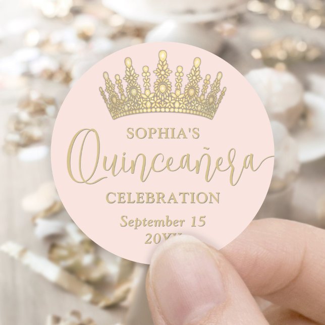 Einfach elegant Quinceñera Crown Blush Pink & Gold Runder Aufkleber (Von Creator hochgeladen)