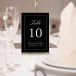 Einfach elegante Hochzeitkarte für die Tischnummer<br><div class="desc">Ein schlichtes, elegantes Tischnummer-Design in klassischem Schwarz mit weißem Text. Die leicht zu bedienende Textvorlage hat die Tischnummer, die Namen der Braut und des Bräutigams und das Hochzeitstermin. Um eine Tischnummer für jede Ihrer Tabellen zu erstellen, bearbeiten Sie die Tischnummer mit den Namen und dem Datum und fügen Sie dann...</div>