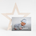 Einfach Elegantes Full Foto mit Collage Birth Ankündigung<br><div class="desc">Schlicht und süß mit eleganter Typografie mit vollem Foto. Auf der Rückseite finden Sie eine 3-Foto-Collage und Platz für zusätzlichen Text.</div>