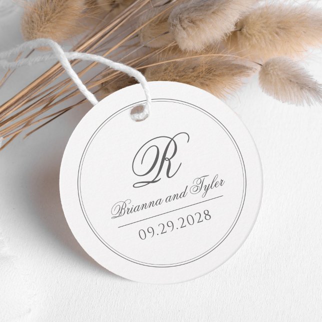 Einfach elegantes klassisches Wedding Monogramm Geschenkanhänger (An elegant wedding favor tag to personalize with your monogram initial, names and wedding date.)