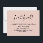 Einfach, Hübsch "Ich habe mich bewegt" Rosa Ankündigung<br><div class="desc">Behalt deinen Freunden und Verwandten mit diesen schlichten, eleganten Einschließkarten immer auf dem neuesten Stand mit deiner neuen Adresse. Vielseitige Notizen lauten "Ich habe mich bewegt!" auf der Vorderseite und "Bleibe in Touch!" auf der Rückseite, mit einem modernen, lässigen, handgeschriebenen Skript-Schriftart. Verwenden Sie die Vorlagenfelder, um alle Ihre eigenen Daten...</div>