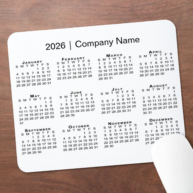 Einfach Kalender 2026 mit Firmenname auf Weiß Mousepad (Simple 2026 Calendar with Company Name on White Mouse Pad, in situ)