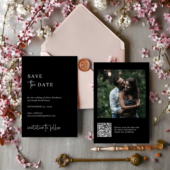 Einfach modern und Minimalistisch | Hochzeit von F Save The Date (A modern and minimalist dark black wedding save the date card, with your photo and a QR code)