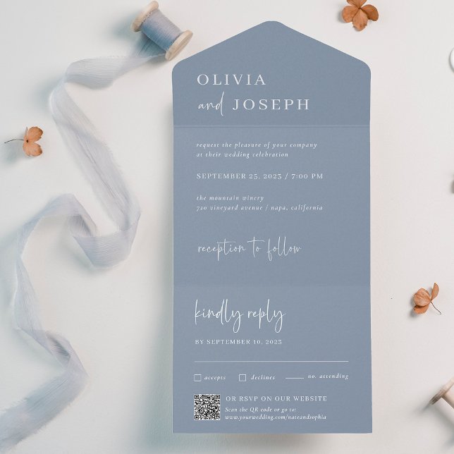 Einfach modern und Minimalistisch | HochzeitQR-Cod All In One Einladung (A chic, modern dusty blue wedding invitation that includes an rsvp card with scannable QR code)