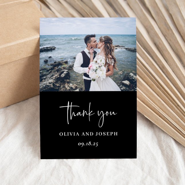 Einfach modern und Minimalistisch | Schwarze Hochz Dankeskarte (A modern, dark black wedding thank you card with your photo and elegant script)