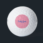 Einfach Niedlich Blau und Rosa Personalisiert Golfball<br><div class="desc">Diese stilvollen Golfbälle zeichnen sich durch ein niedliches,  modernes,  einfaches Design Ihres Namens in einem lustigen Typografie-Stil in Kobaltblau auf einem tausendjährigen rosa Hintergrund aus.</div>