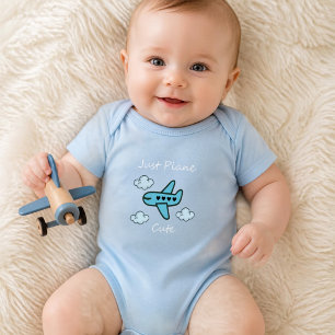 Einfach nur süßes blaues Flugzeug und Wolken Luftf Baby Strampler