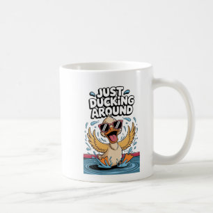 Einfach um die lustige Duckdruckerei herumducken Kaffeetasse