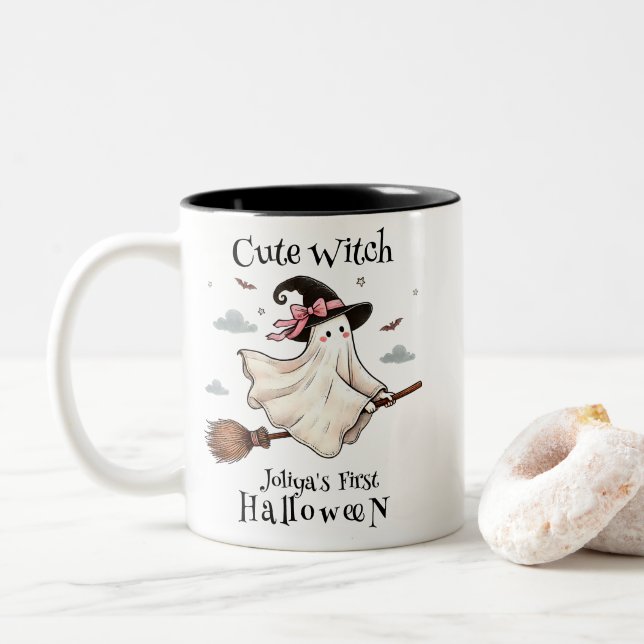 Einfach und elegant Niedlich Hexe erstes Halloween Zweifarbige Tasse (Mit Donut)