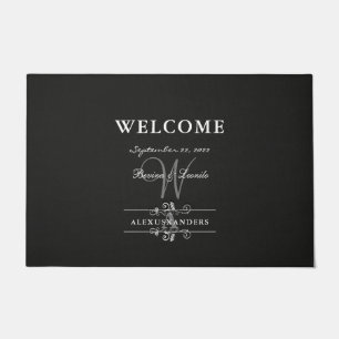 Einfach und elegant: Schwarze Linse mit Monogramm Fußmatte