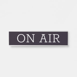 Einfach und modern auf dem Schild der Lufttür