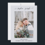 Einfach und stilvoll | Foto Minimal sehr hell blau Save The Date<br><div class="desc">Diese schlichten und stilvollen,  sehr sanften hellen Blau speichern die Dattelkarten mit eleganter Wirbler Script-Kalligraphie und Ihrem bevorzugten persönlichen Foto für einen modernen und minimalen Look.</div>