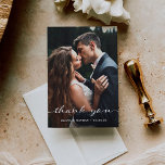 Einfach und stilvoll | Moderne Hochzeit mit zwei F Dankeskarte<br><div class="desc">Diese elegante Hochzeitskarte ist modern und minimalistisch,  hat aber auch eine charmante Vintage Atmosphäre. Die Vorderseite ist mit einem schicken weißen Kalligrafieschreiben dekoriert,  das Foto ist am liebsten,  und ein zusätzliches Foto geht auf den Rücken mit einer persönlichen Nachricht an Ihre Gäste.</div>