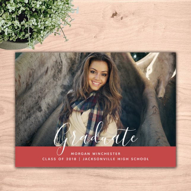 Einfache Ankündigung eines eleganten Abschlusses | (Red Simple Elegant Graduation Announcement)