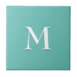 Einfache AQUAMARINE Keramik Fliese<br><div class="desc">Einfache, elegante aquamarine Keramik mit optionalem, anpassbarem Monogramm. Für die Koordination mit Musiknoten. Löschen Sie das Monogramm für schlichte Kachel. Erhältlich in anderen Farben und mit passenden Gegenständen.</div>
