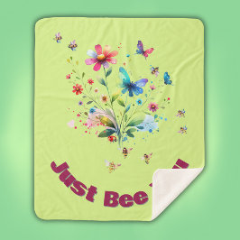 Einfache Bläserfarben-Monogramm-Biene auf grün Sherpadecke