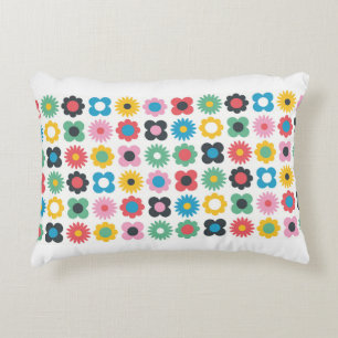 Einfache Blume nahtloses Musterdesign. Skandinavie Dekokissen