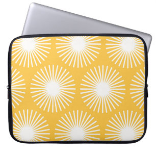 Einfache Blume: Skandinavisches nahtloses Design. Laptopschutzhülle