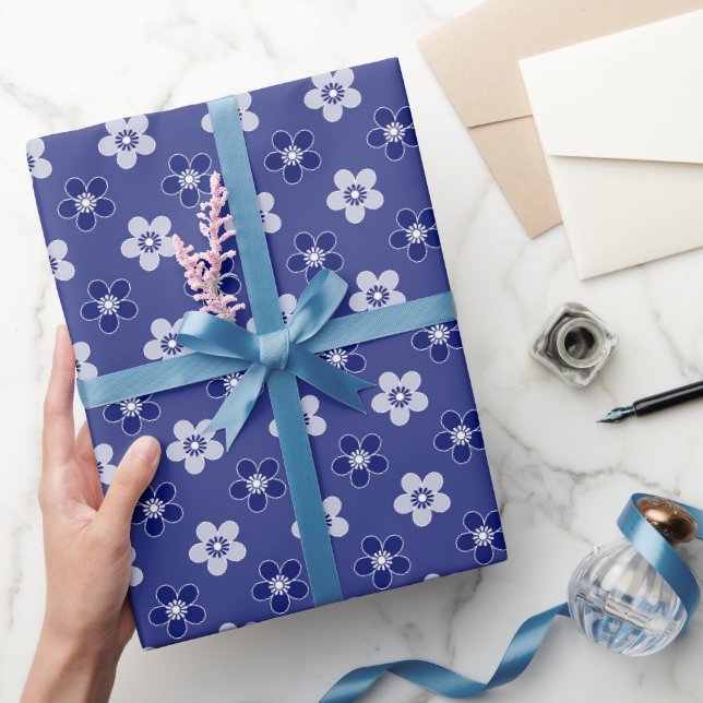 einfache blumenfeste blaue Muster Retro kleine Blu Geschenkpapier (Schenken)