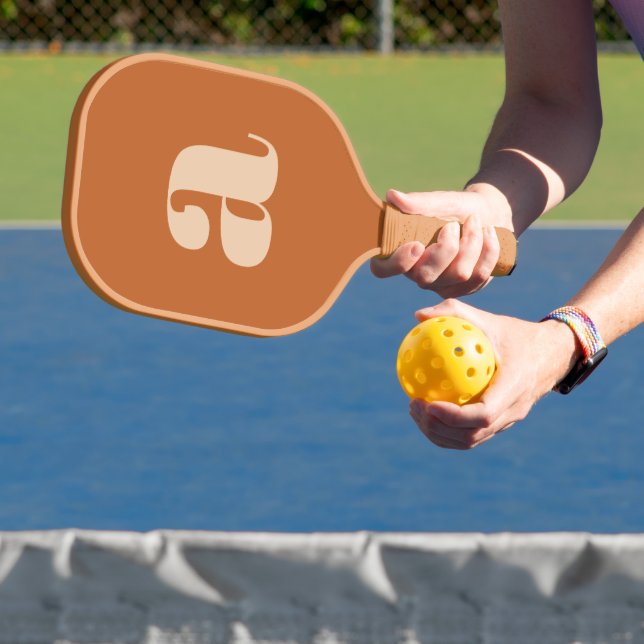 Einfache Boho Terracotta Bold Retro Monogram Initi Pickleball Schläger (InSitu)