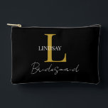 Einfache Bridesmaid-Geschenk-Monogramm, Name Zubehörtasche<br><div class="desc">Feiern Sie Ihre Brautjungfrauen mit unserem Personalisierten Bridesmaid Accessoires Pouch! Dieser elegante Beutel kann mit seinem Monogramm und seinem Namen individuell gestaltet werden, was ihn zu einem nachdenklichen und einzigartigen Geschenk macht, das sie lange nach Ihrem besonderen Tag schätzen werden. Dieser Beutel eignet sich perfekt zum Anhalten von Schminken, Schmuck...</div>