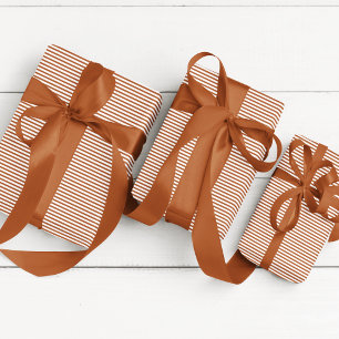Einfache Burnt Orange Thin Striping Geschenkpapier
