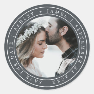 Einfache Chic Save the Date Hochzeit Foto Off-Blac Runder Aufkleber