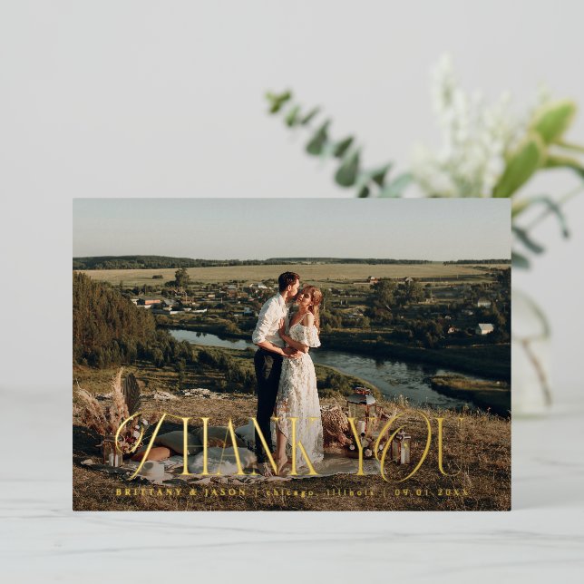 Einfache Elegance Horizontal Wedding Card Folieneinladung (Stehend vorne)