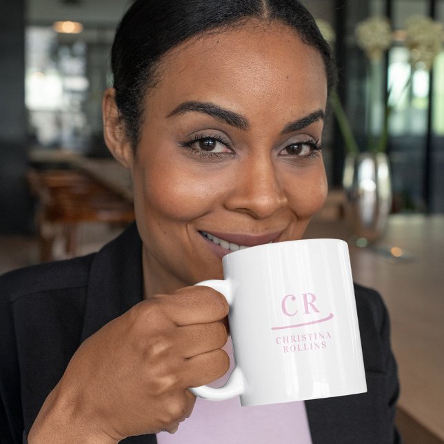 Einfache Eleganierung Minimal Rosa und Weiß Kaffeetasse (Custom Monogram Elegant Minimal Pink and White Coffee Mug)