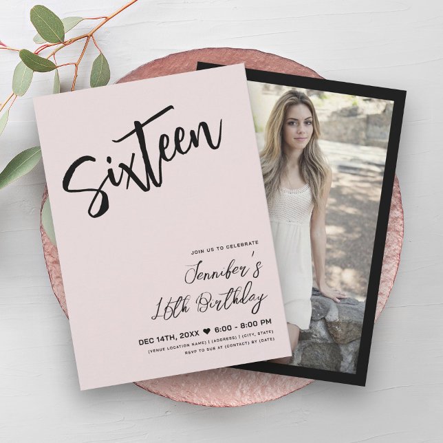 Einfache Elegant Blush Pink Black Sweet 16 Script Einladung (Simple Elegant Blush Pink Black Sweet 16 Script Invitation)